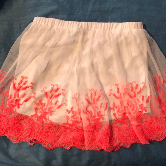 Super chic mesh shorts, brand new! - Picture 2 of 2
